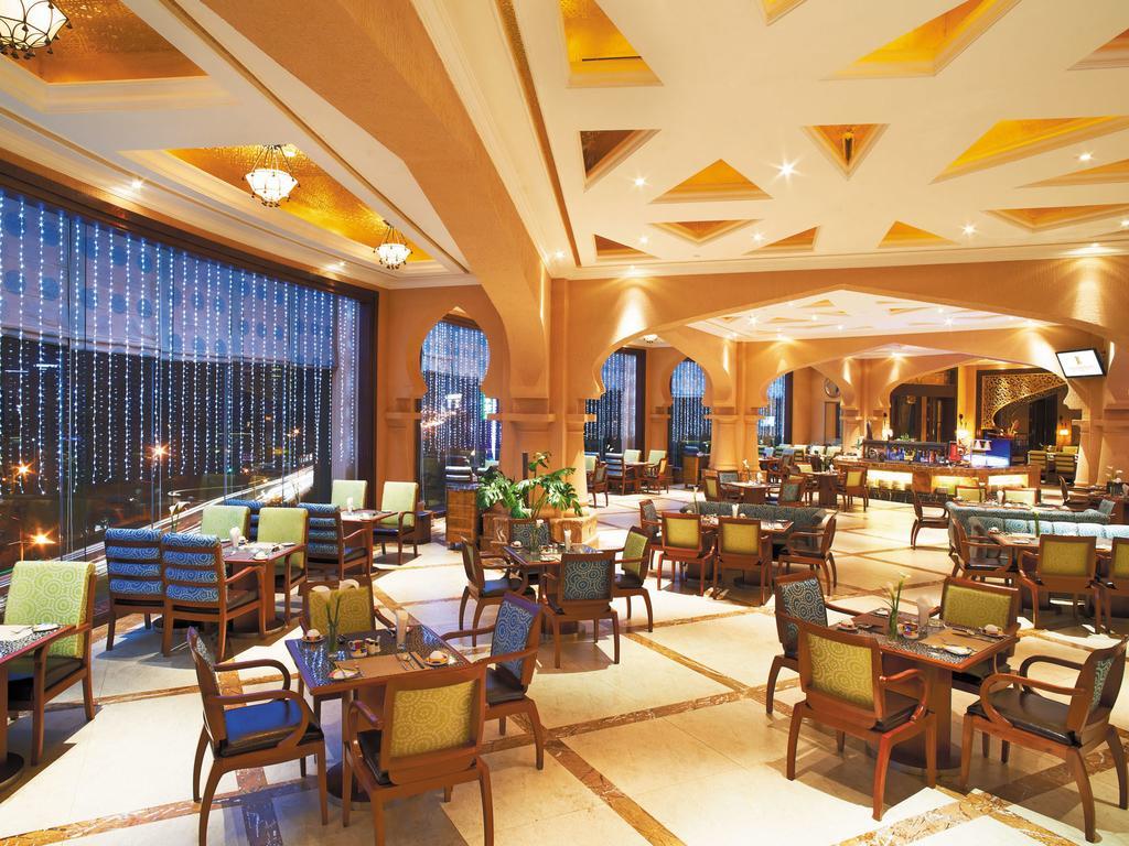 Optics Valley Kingdom Plaza Ухань Экстерьер фото